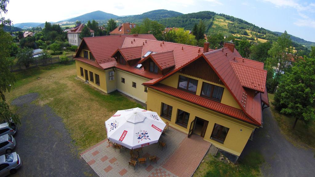 Pensjonat Lew Jaskiniowy Stronie Śląskie Buitenkant foto